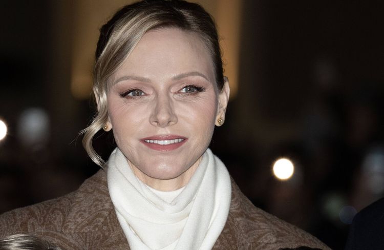 Charlène de Monaco adopte le carré long le plus élégant de l’hiver