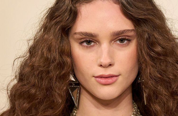 Ce mascara à petit prix promet des cils XXL et sans paquet