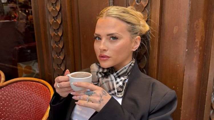 "J’ai fait une énorme gaffe" : Kelly Vedovelli dévoile par erreur le sexe de son bébé !