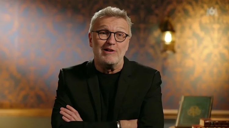 Laurent Ruquier nous fait visiter son manoir de rêve où il s'est réfugié avec Hugo Manos