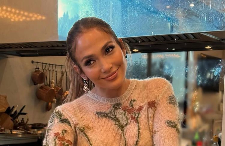 Mi chic, mi casual, la coupe de Jennifer Lopez pour Thanksgiving est tout ce que l'on veut pour les fêtes