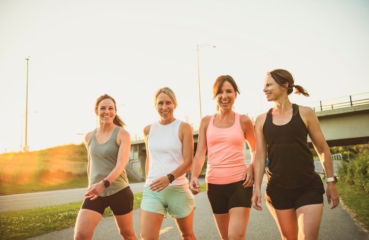Faut-il marcher plus vite ou plus longtemps ? Les experts répondent