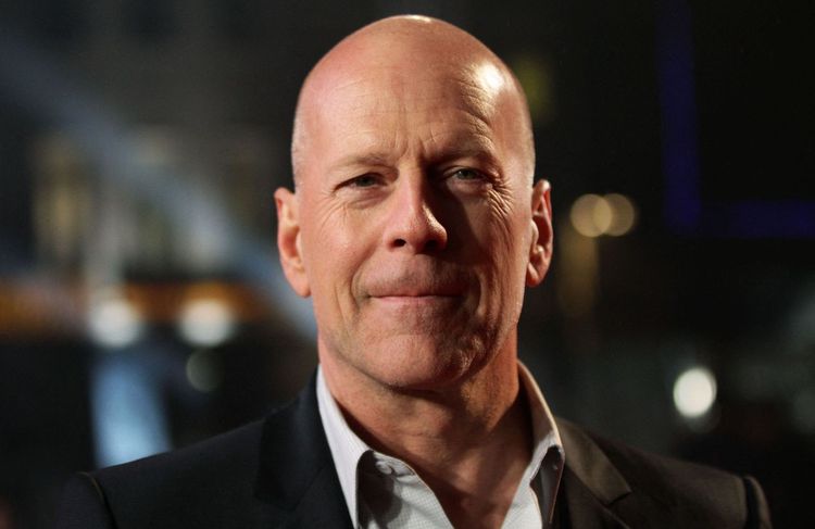 « Son cerveau le lâche » : l’épouse de Bruce Willis se confie sur son état de santé