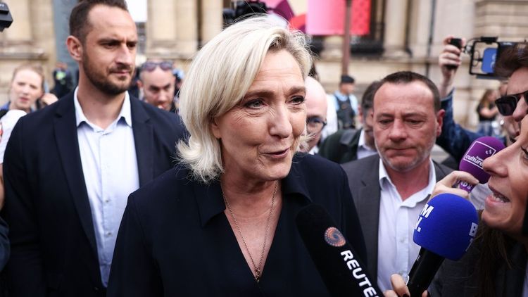 Marine Le Pen fustigée par une star d'Ici Tout Commence sur un plateau télé : "Il faut qu'elle...