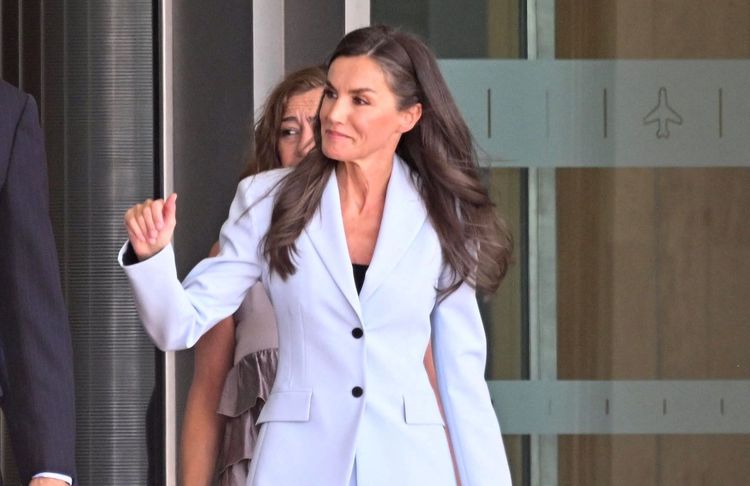 Letizia d’Espagne : elle mise sur cette couleur douce pour illuminer un costume