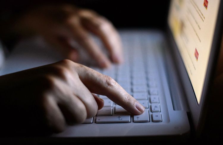 Les images de violences sexuelles sur des enfants générées par IA se multiplient, affirme Europol