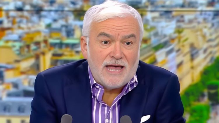 Pascal Praud s’emporte et relance la polémique sur l’immigration : "C’est un suicide français !"