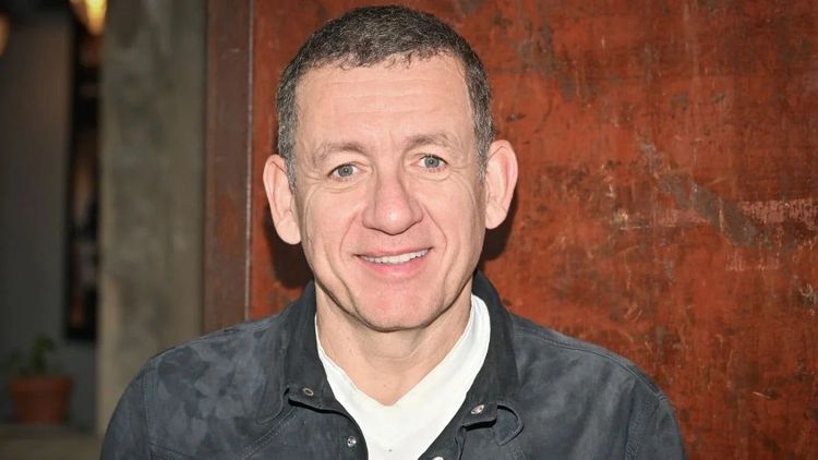 Dany Boon critiqué après son apparition avec sa compagne : "Elle est très jeune", "Il change de femmes comme de chemises" commentent les internautes