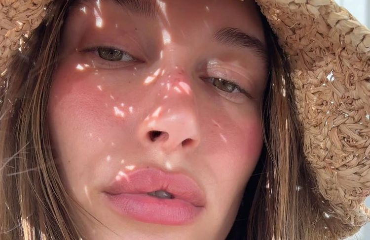 Hailey Bieber : ce geste beauté qu’elle évite volontairement