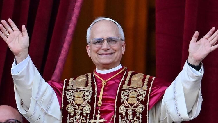 Léon XIV : le nouveau pape élu après la mort du pape François enfin présenté sur la place Saint-Pierre