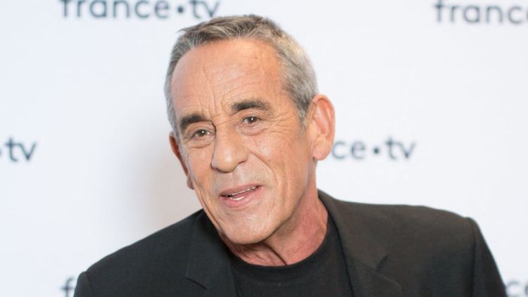 "Y a Jackie Chan" : face à Thierry Ardisson, Bun Hay Mean encaisse sans broncher, cet échange lunaire avant leur disparition