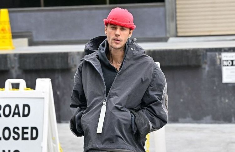 Justin Bieber annonce la sortie de son septième album avec son fils en couverture