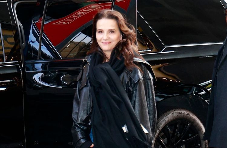 Juliette Binoche : on s’inspire de son style décontracté et chic