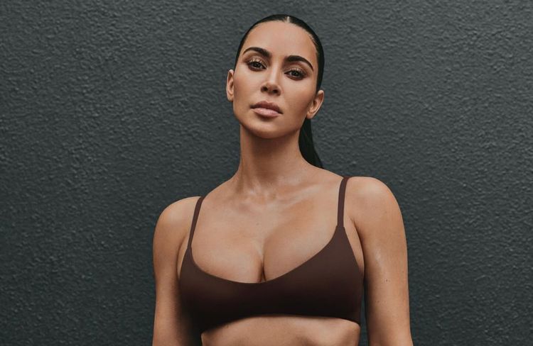 Kim Kardashian mise sur l’activité la plus en vogue de 2025 pour sculpter et allonger sa silhouette