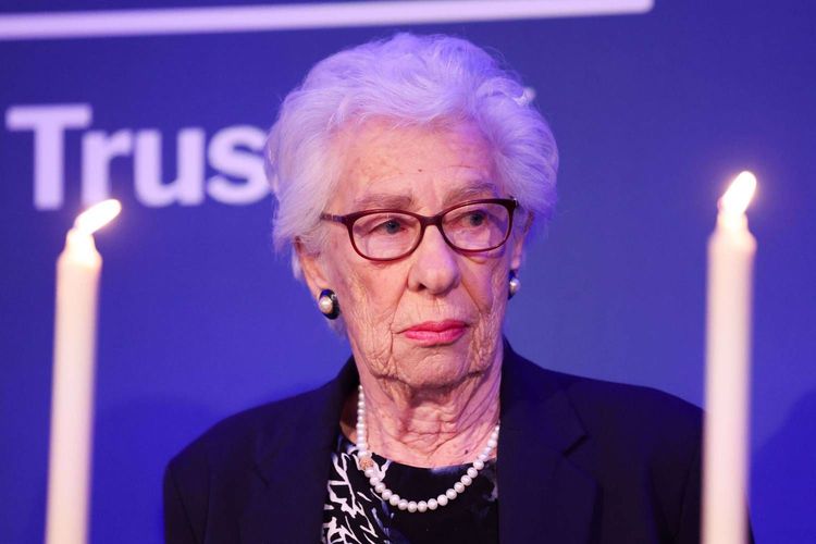 Qui était Eva Schloss, survivante d'Auschwitz et demi-sœur d'Anne Frank, morte à 96 ans ?