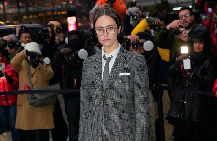 Ella Emhoff relance l’esthétique de la « rétro school girl » à la Fashion Week de New York