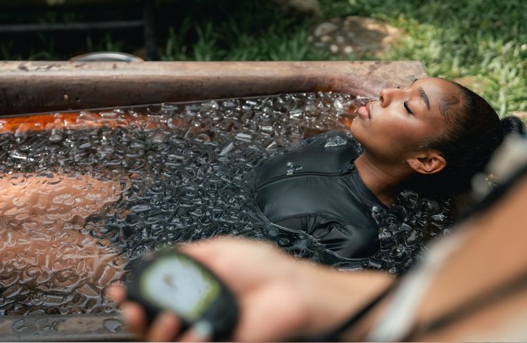 Bain glacé : cette tendance bien-être est-elle vraiment adaptée aux femmes ?
