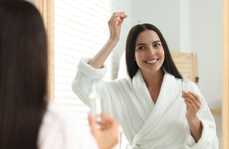 Une dermatologue dévoile ses 3 astuces pour booster la pousse des cheveux
