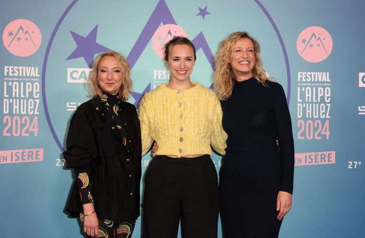 Alexandra Lamy entourée de sa sœur Audrey et de sa fille Chloé Jouannet : trio complice à la montagne