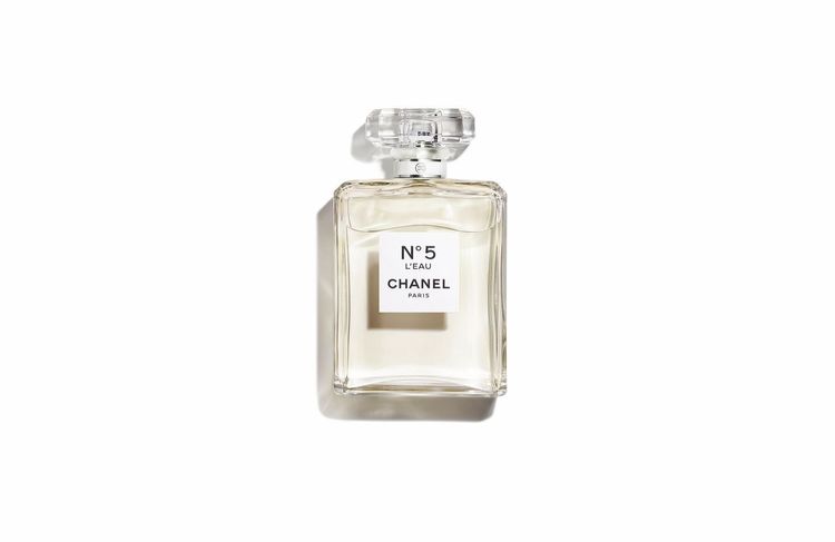 Chanel N°5 L'Eau : voici à quoi ressemble le nouveau flacon de ce parfum culte