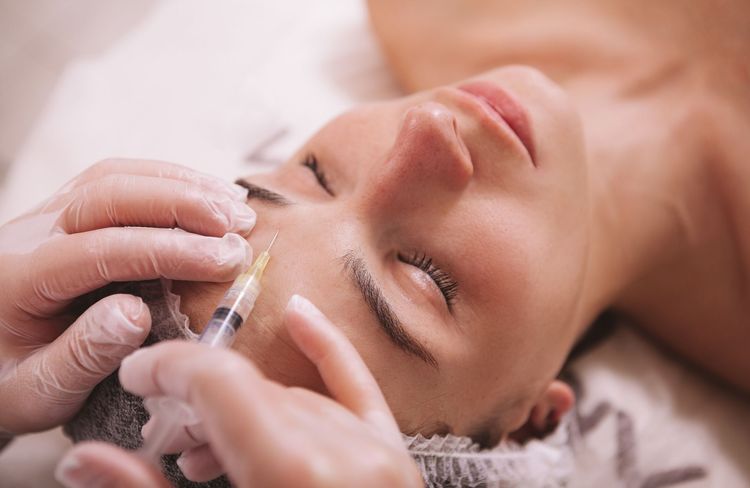 S’injecter du Botox soi-même : la tendance dangereuse qui inquiète les médecins