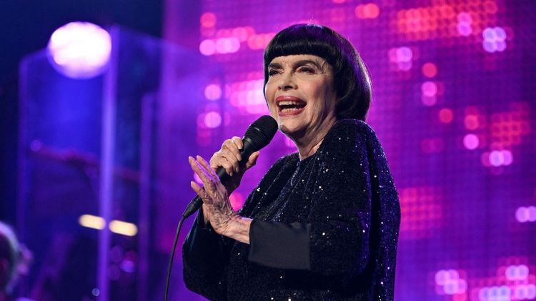 Avant sa mort, Mireille Mathieu (79 ans) révèle la dernière volonté de Brigitte Bardot : "Elle m'a demandé de…"