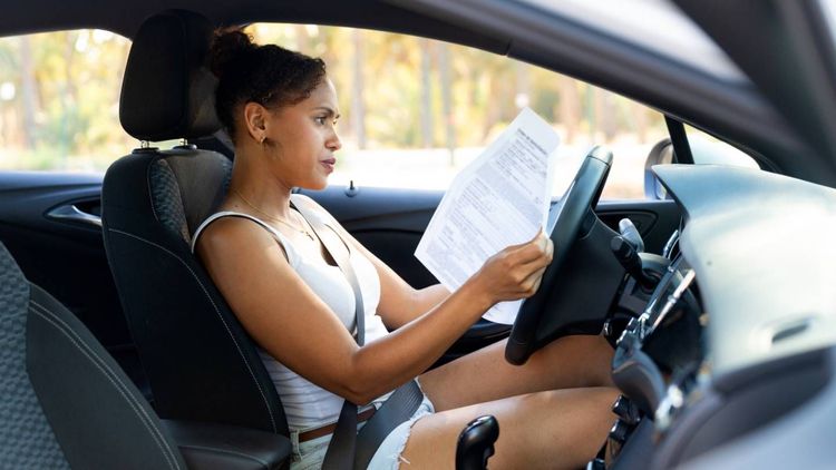 Assurance auto : une démarche à ne pas oublier si vous partez avec votre voiture dans ces 9 pays