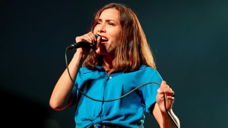 "C'est sûr que j'adore l'idée" : Olivia Ruiz candidate au fauteuil rouge ?