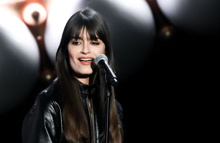 « Je suis très protectrice » : Clara Luciani fait de nouvelles confidences sur son fils