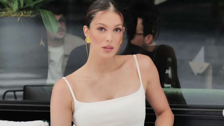 Iris Mittenaere : sa carrière entre parenthèses après le déballage sur sa vie privée ? Une amie dit tout !