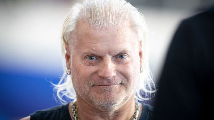 Philippe Lucas (63 ans) est en couple avec une femme "beaucoup, beaucoup plus jeune" : "Le regard des autres, je m'en fous"