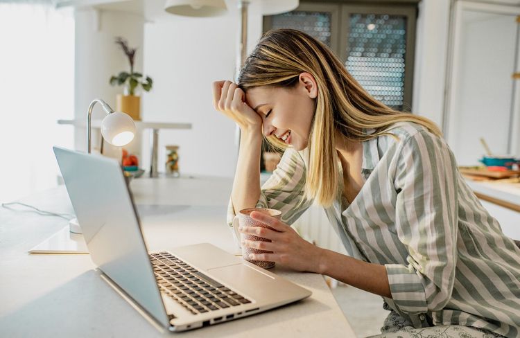 5 habitudes du quotidien qui sabotent (sans qu’on s’en rende compte) notre santé mentale