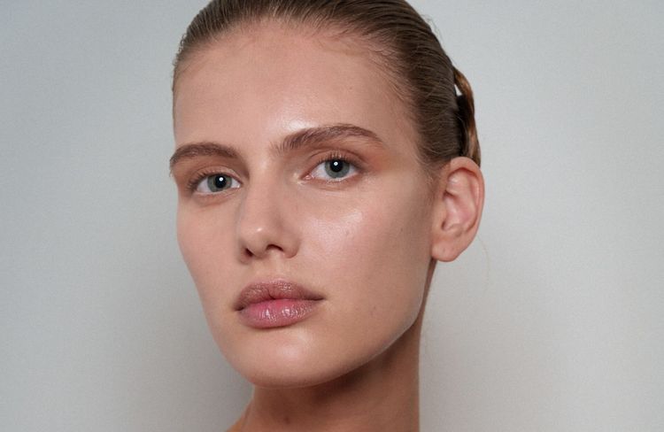 Le nouveau rituel viral pour un maquillage qui dure 12 heures (au moins)