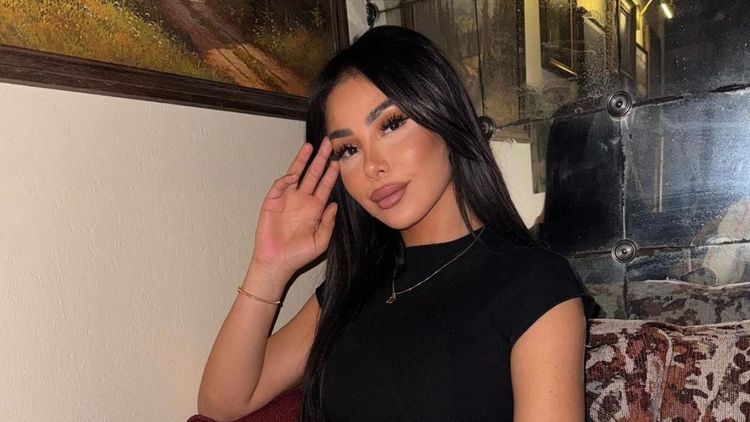 Maeva Ghennam : elle embrasse sa mère sur la bouche et choque la toile