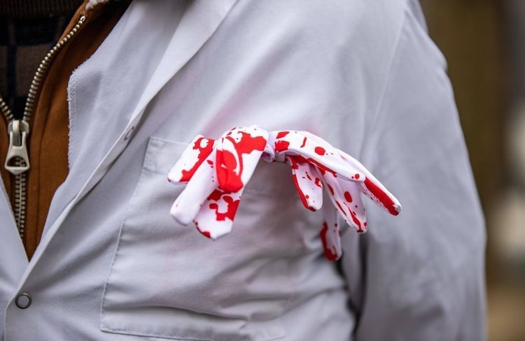 Suicides à l’hôpital public : trois ministres visés par une plainte pour harcèlement et mise en danger