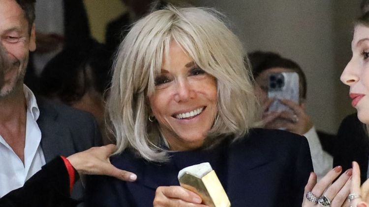 Brigitte Macron victime de rumeurs odieuses : l’Élysée prêt à dégainer les preuves pour "défendre son honneur"