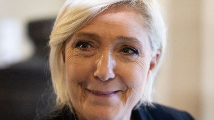 "Discriminée toute sa vie", Marine Le Pen (57 ans) proche de Mylène Farmer selon un élu RN : "Homosexuelles ou non..."