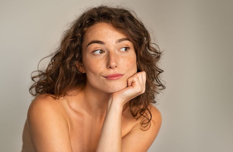 Taches brunes : ces 3 habitudes à bannir pour éviter de les aggraver