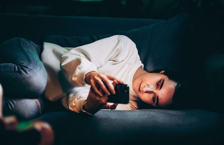 Slow dopamine : on vous explique ce remède au scrolling compulsif