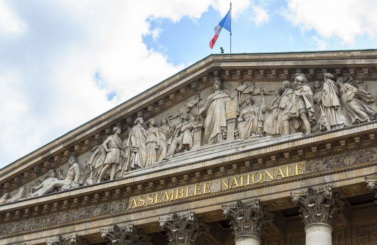 Fin de vie : les députés ouvrent la voie à un droit élargi à l’aide à mourir