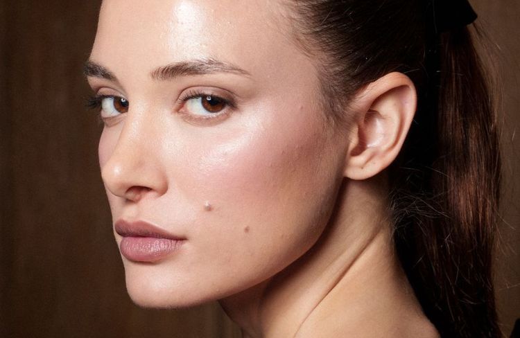 Peau sèche : 6 conseils d’experte pour bien maquiller sa peau en hiver
