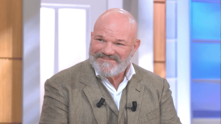 "Je l'aime" : Philippe Etchebest adresse une émouvante déclaration à sa femme Dominique sur le plateau de Mohamed Bouhafsi
