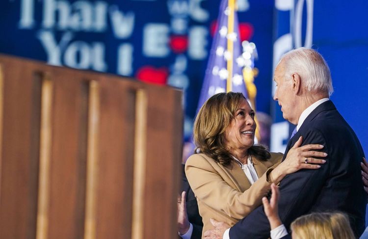 Convention démocrate : les six moments forts de la passation entre Joe Biden et Kamala Harris