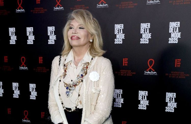 « J’aime beaucoup la solitude » : Amanda Lear fait de rares confidences sur sa vie sentimentale
