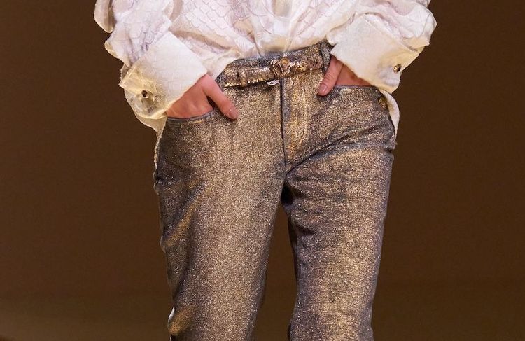 Colorés, à motifs, léopard… pourquoi ces jeans Roberto Cavalli connaissent une seconde vie sur le marché du vintage