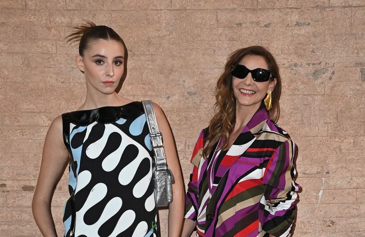 Clotilde Courau et Vittoria de Savoie : mère et fille complices lors d’une soirée parisienne
