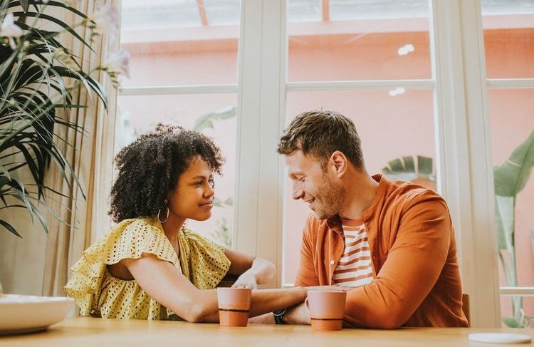 Dating : et si vous adoptiez la tendance du « clear-coding », pour trouver la personne idéale ?