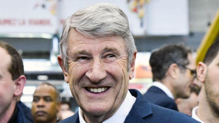 Philippe de Villiers (76 ans) joue de ses charmes auprès de Marine Le Pen : "Sa main ne tremblera pas quand il faudra..."
