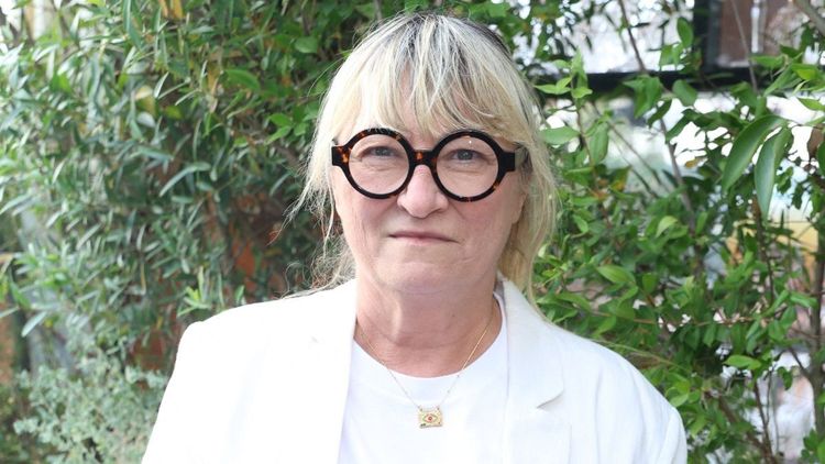 Christine Bravo en larmes : sa colère contre Laurent Ruquier après la mort d’Isabelle Mergault