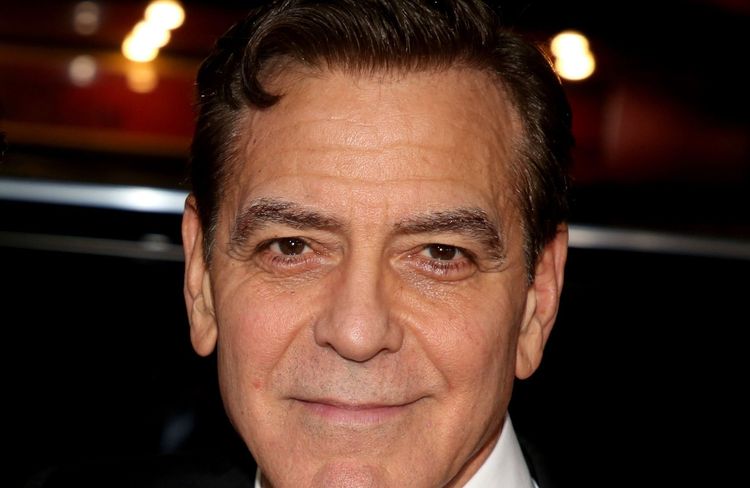 « On dirait que je traverse une horrible crise de la quarantaine » : George Clooney revient avec humour sur sa coloration des cheveux
